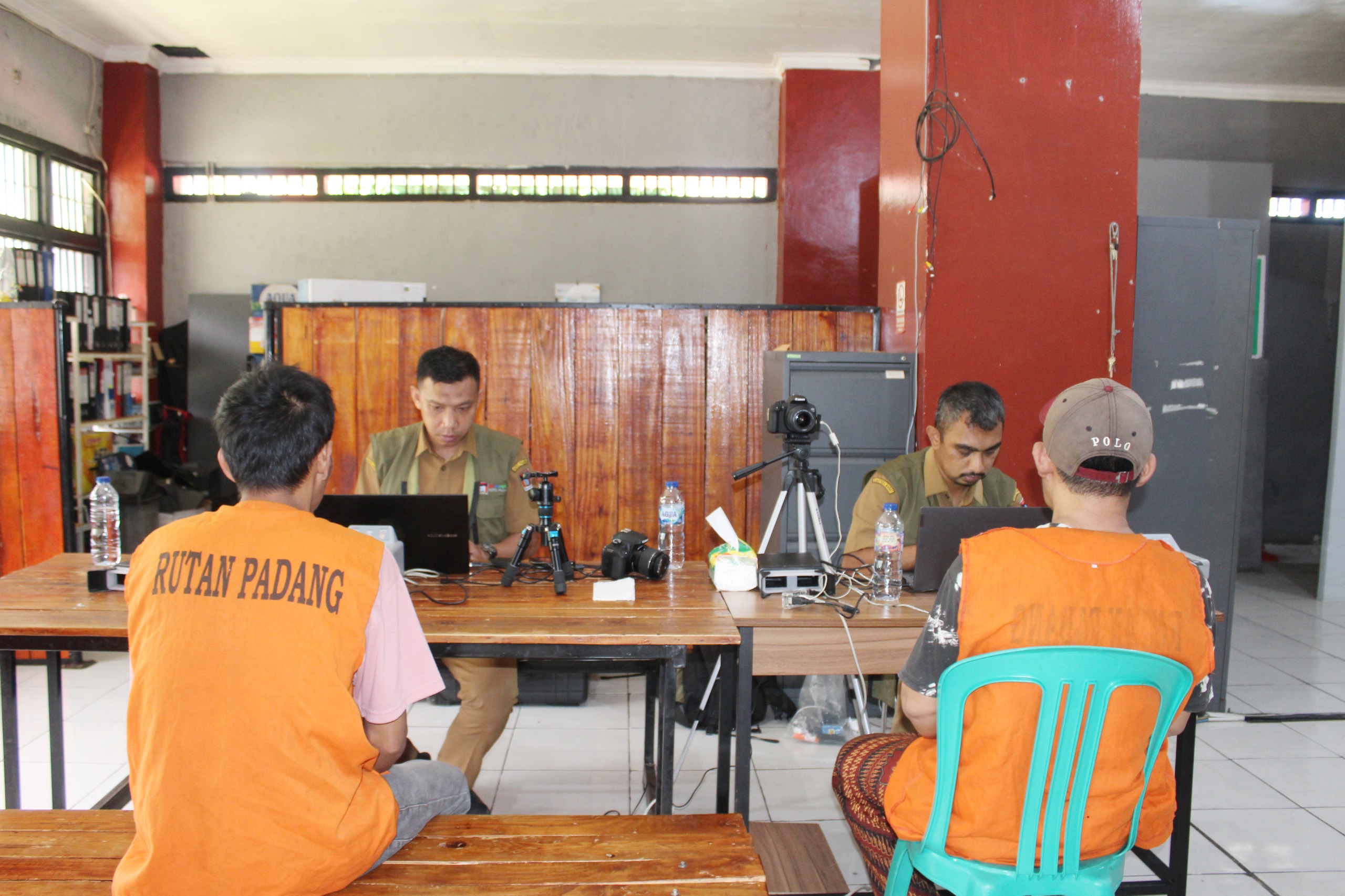 Dinas Dukcapil Kota Padang Laksanakan Verifikasi NIK dan Perekaman Biometrik Tahanan serta Narapidana di Rutan Kelas II B Padang dan Lapas Perempuan Kelas II B Padang